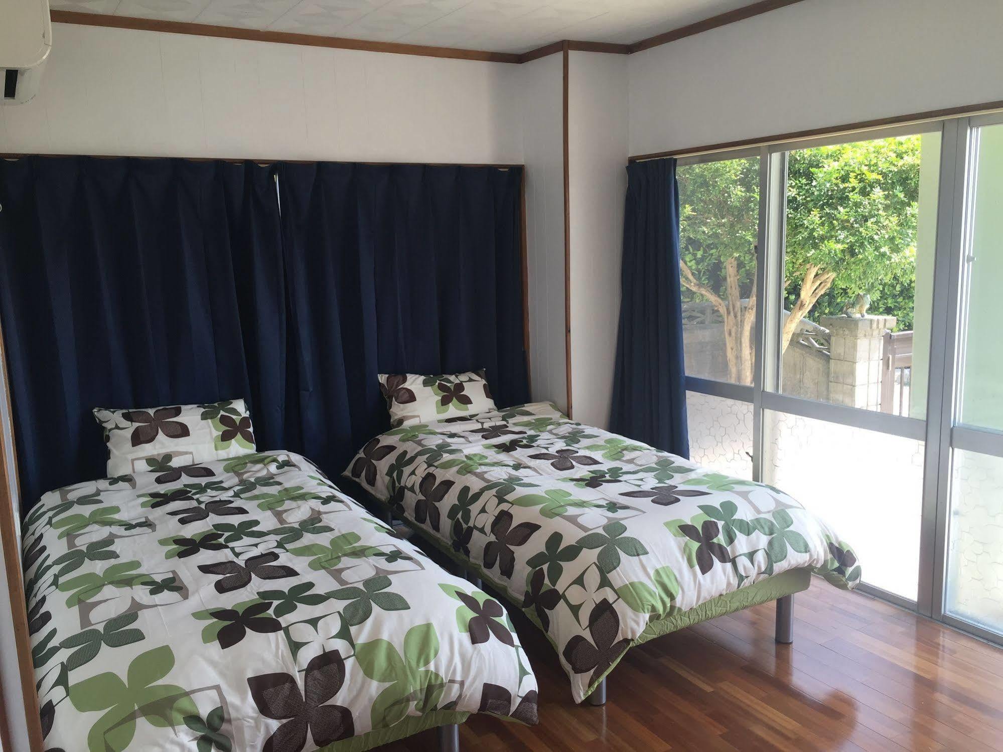Guesthouse Seagull Village Мотобу Экстерьер фото